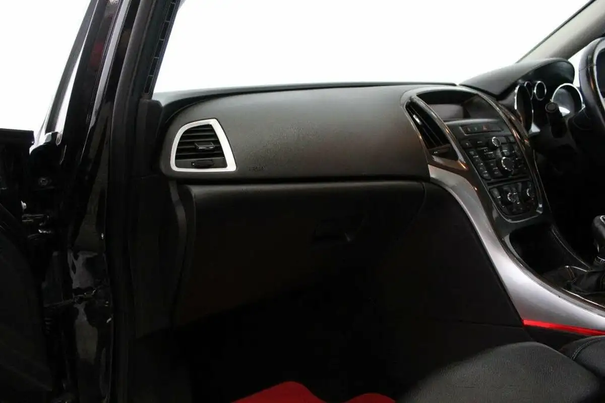 2012-vauxhall-astra-20td-elite-16v-165ps-ecoflex-ss-big-30
