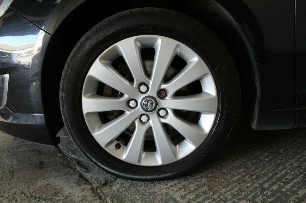 2012-vauxhall-astra-20td-elite-16v-165ps-ecoflex-ss-big-54