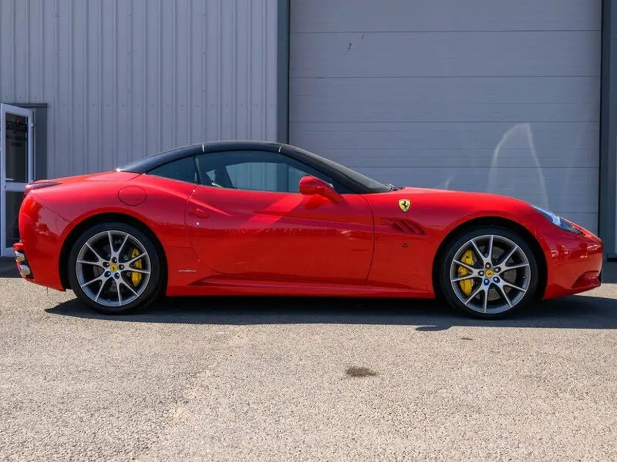 2010-ferrari-california-43-big-49