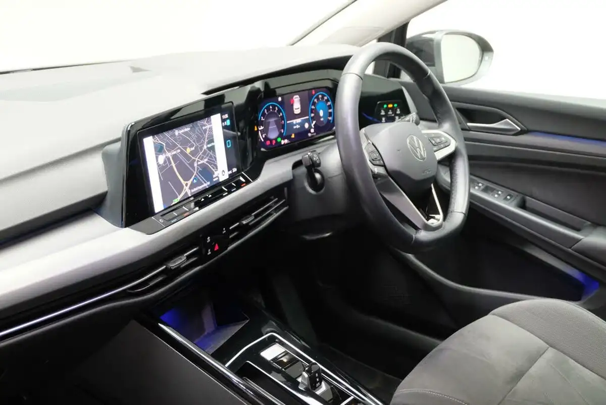 2023-volkswagen-golf-15-etsi-style-130ps-hatchback-big-11