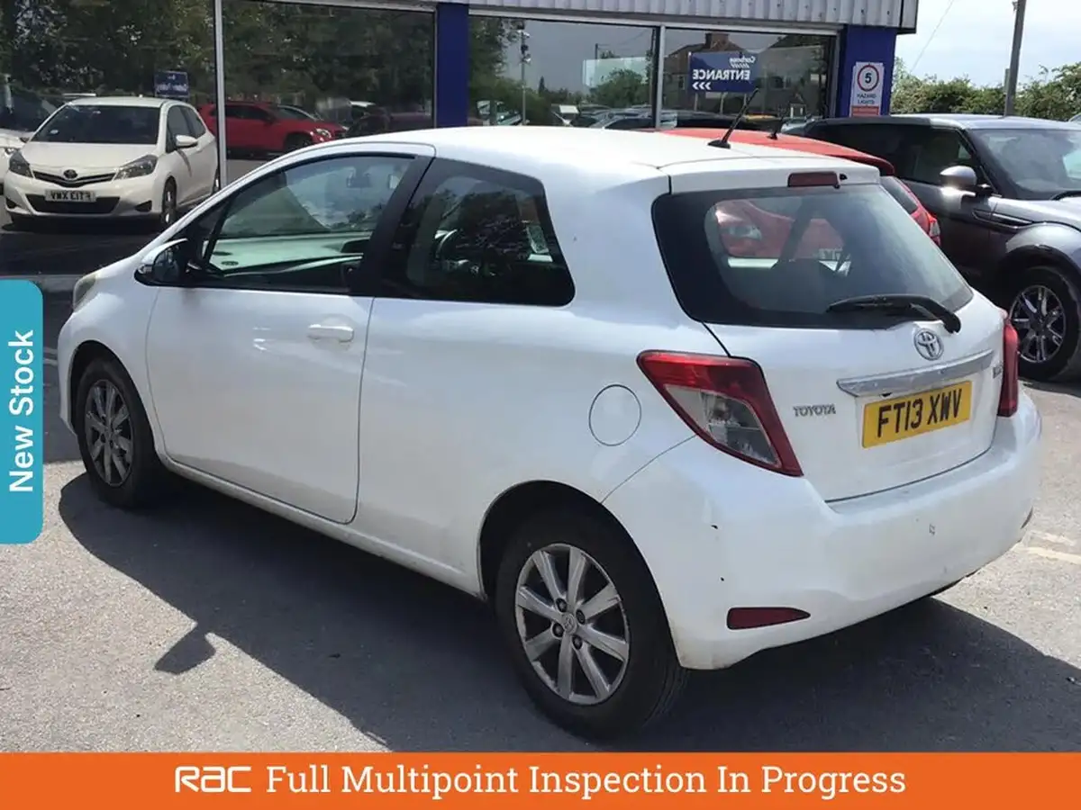 2013-toyota-yaris-133-tr-vvt-i-3d-big-1