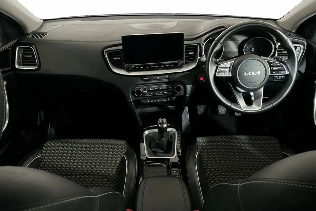 2023-kia-xceed-15-t-gdi-3-158bhp-big-11