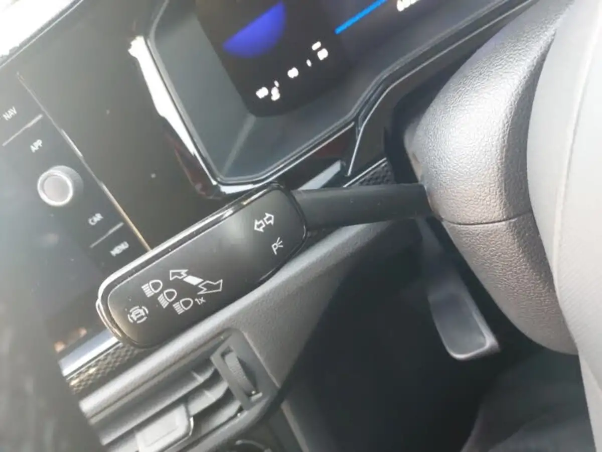 2023-volkswagen-polo-10-tsi-life-dsg-big-18