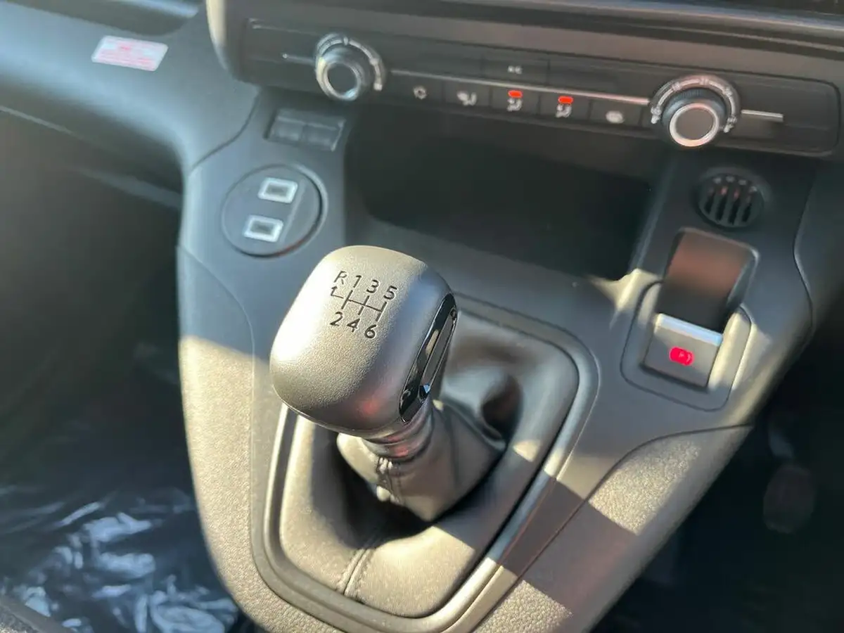 2024-peugeot-partner-15-bluehdi-professional-100pseu6d-big-22