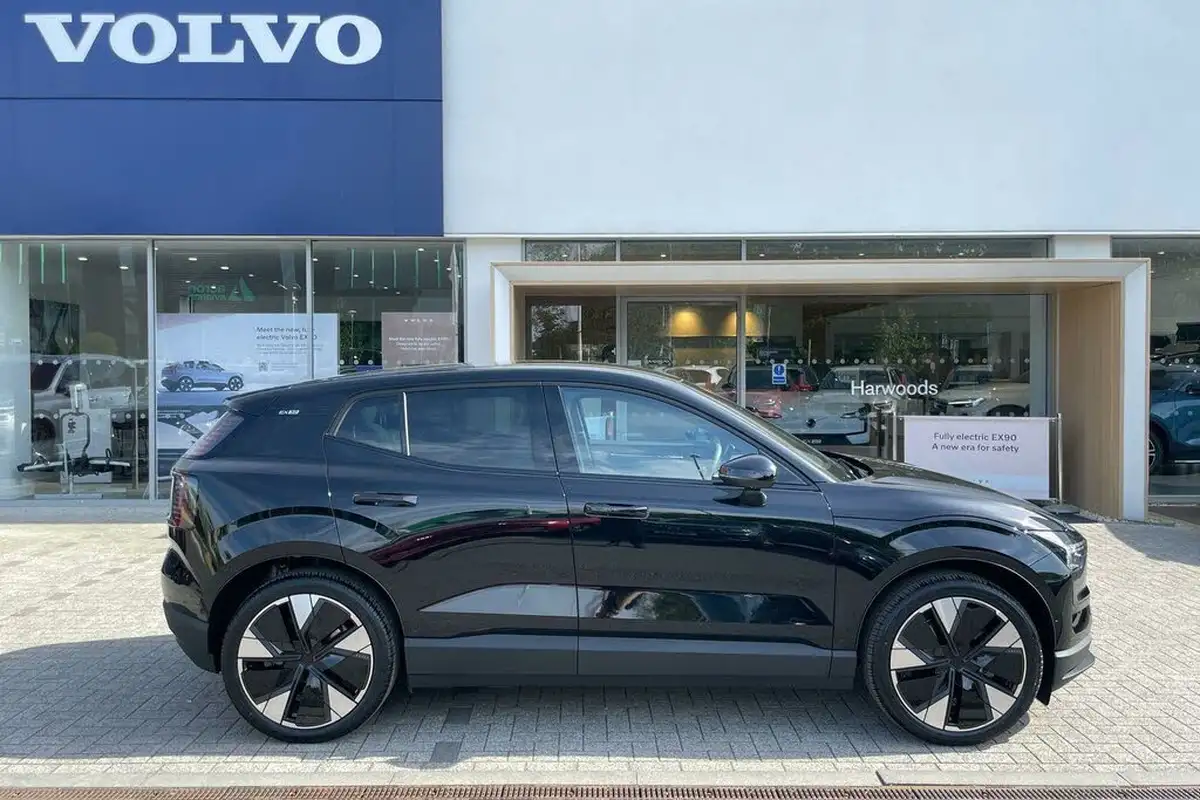 2025-volvo-ex30-e-single-motor-ultra-big-1