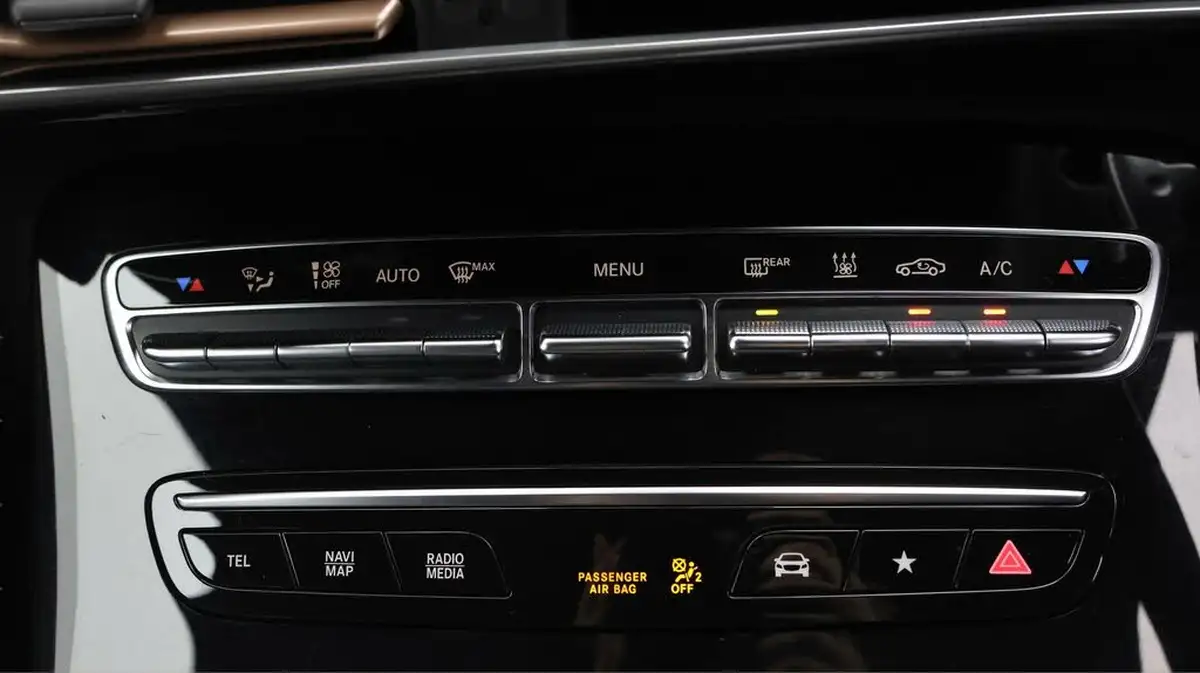 2022-mercedes-benz-eqc-e-eqc-400-amg-line-big-11