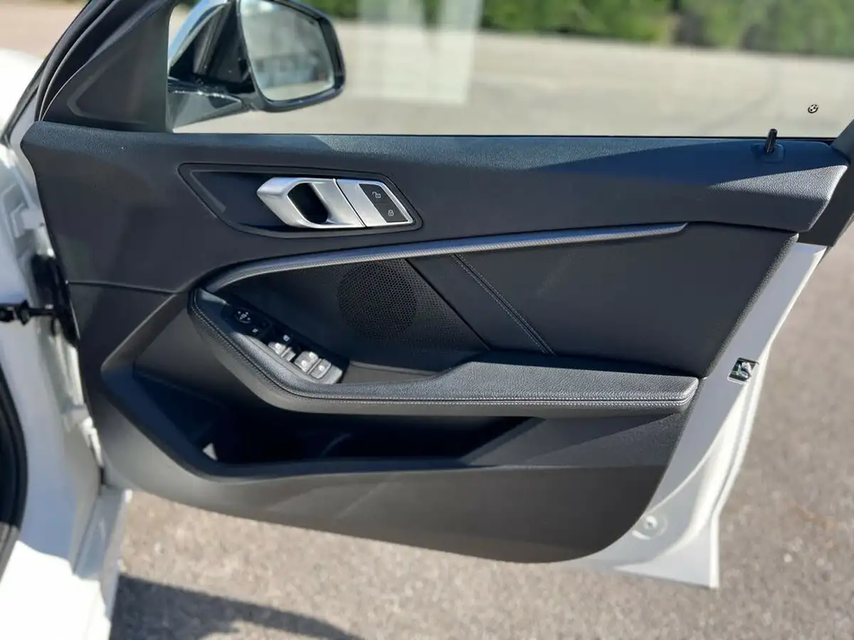 2020-bmw-1-series-20td-120d-xdrive-m-sport-big-25