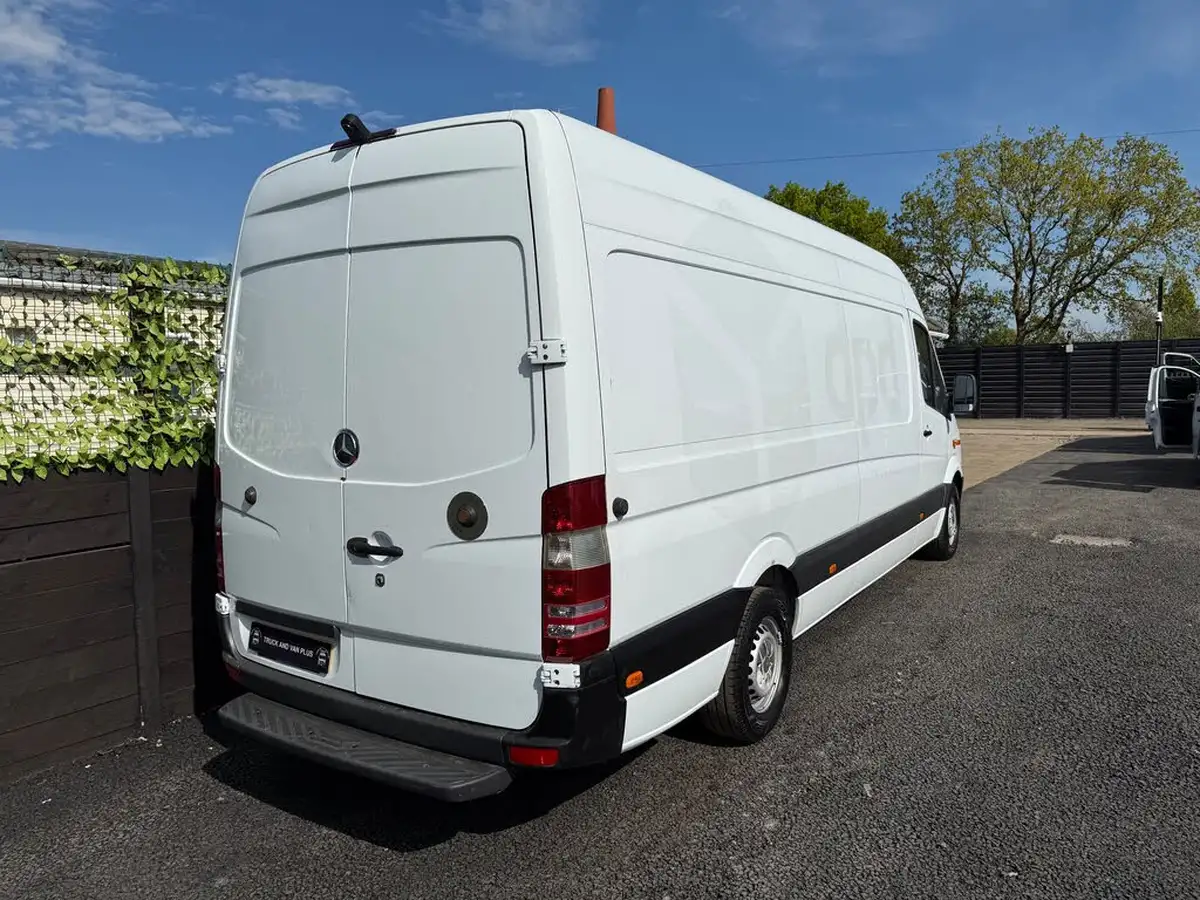 2018-mercedes-benz-sprinter-21cdi-311-swb-panel-van-big-4