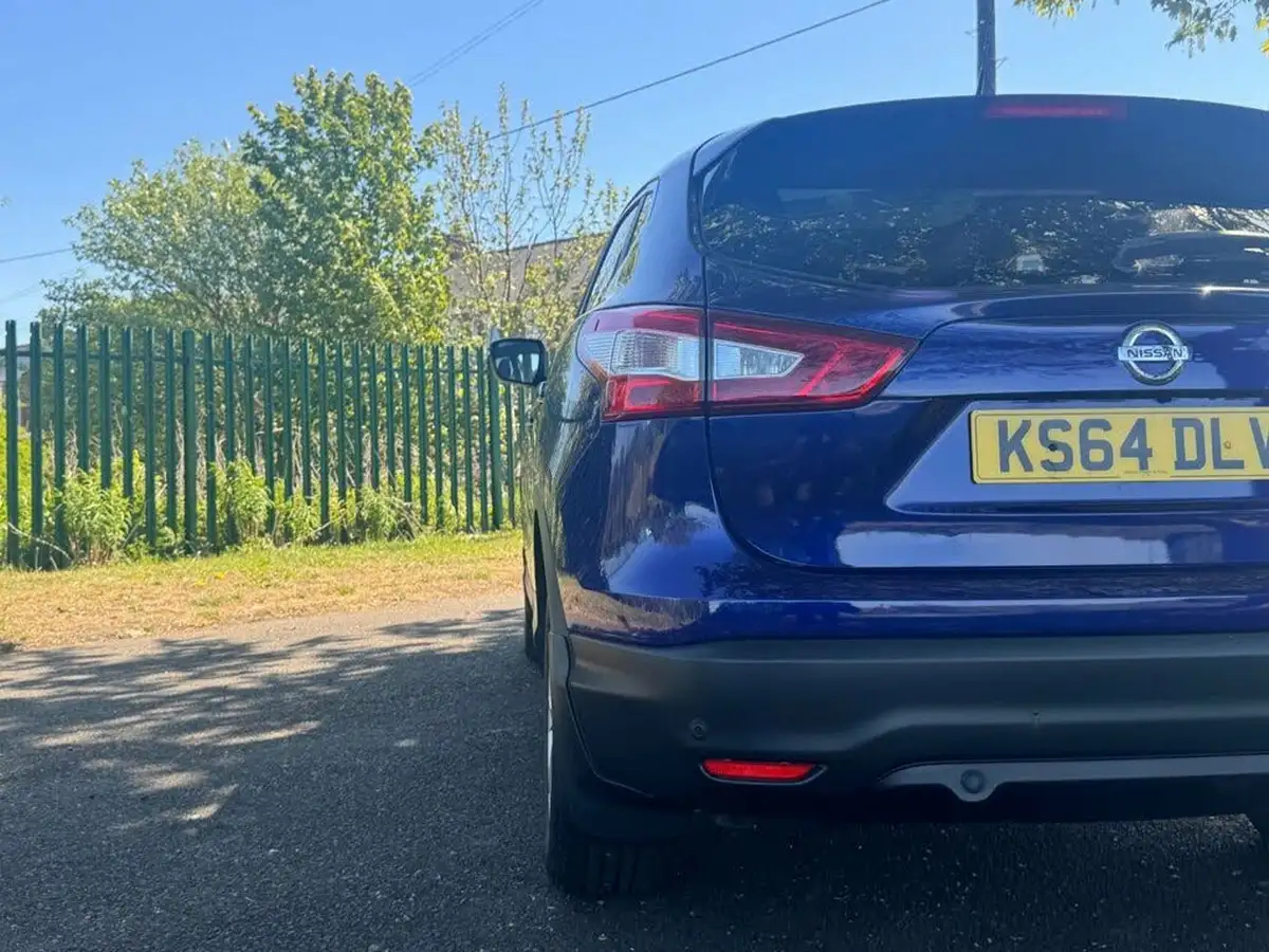 2015-nissan-qashqai-15dci-acenta-premium-big-29