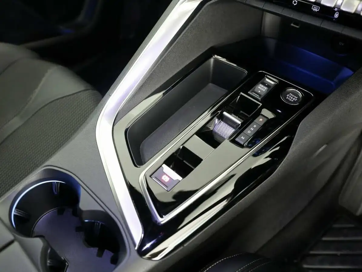 2023-peugeot-5008-suv-15-bluehdi-gt-130ps-eat8-big-23