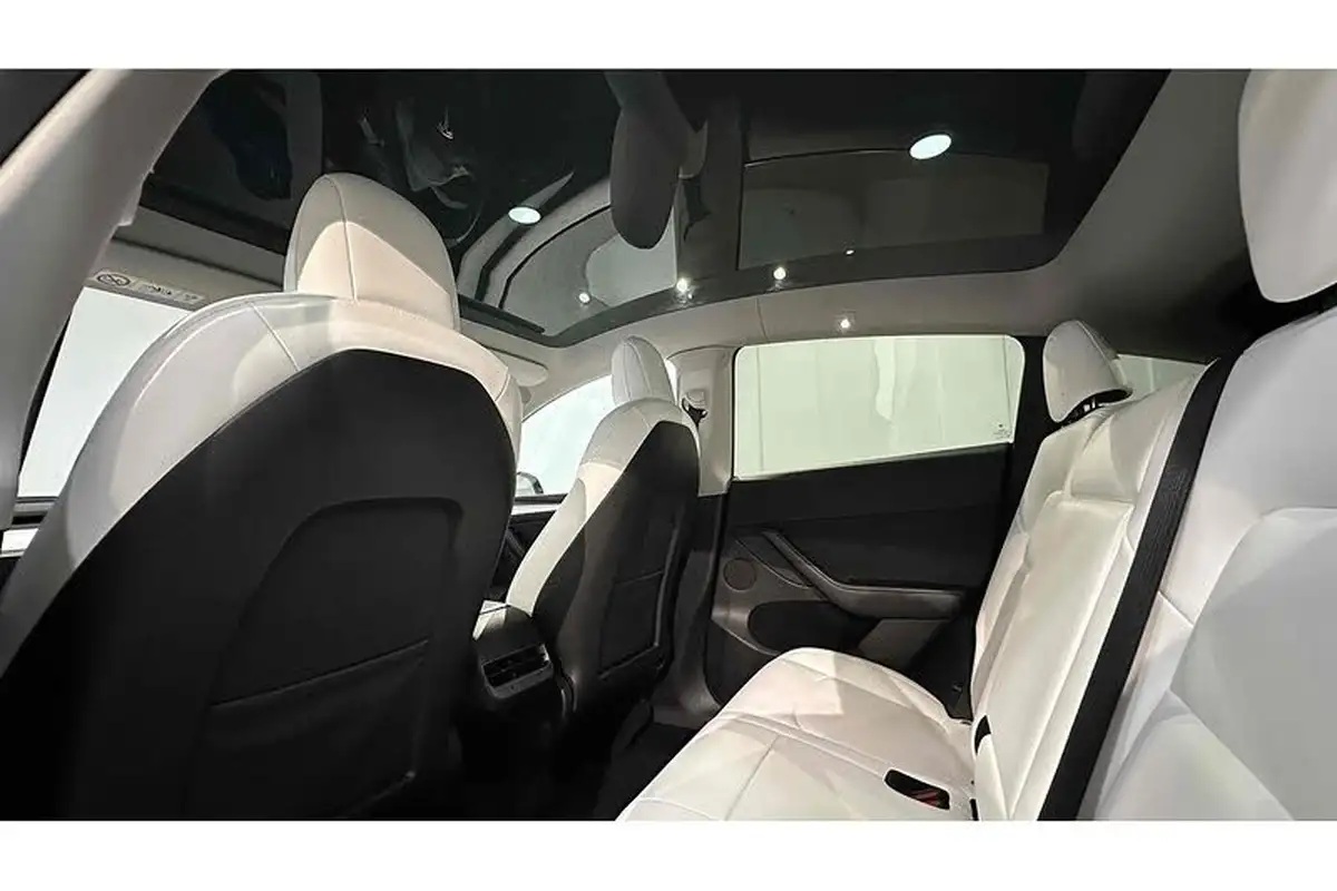 2022-tesla-model-y-e-long-range-big-23