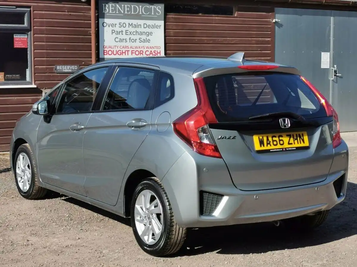 2016-honda-jazz-13-i-vtec-se-cvt-big-23