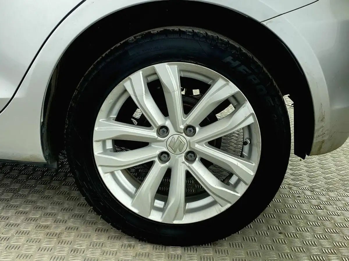 2015-suzuki-swift-12-sz3-5d-big-11