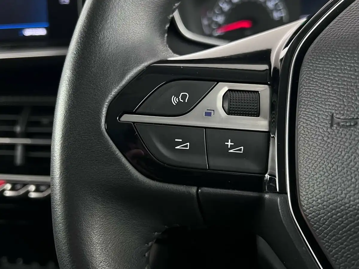2021-peugeot-2008-suv-12-puretech-allure-100bhp-big-17