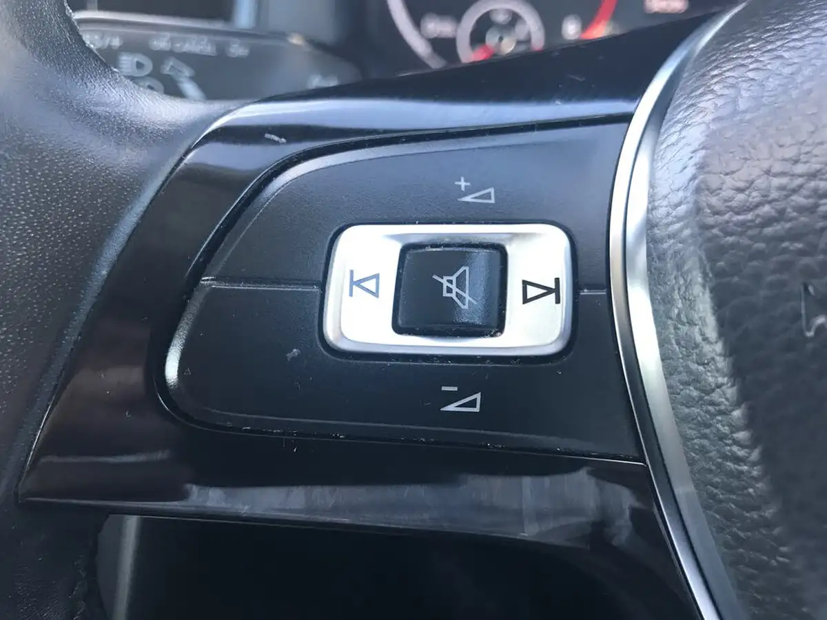 2018-volkswagen-polo-10-se-65ps-big-19