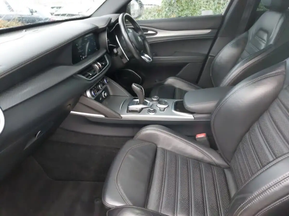 2021-alfa-romeo-stelvio-22td-veloce-big-4