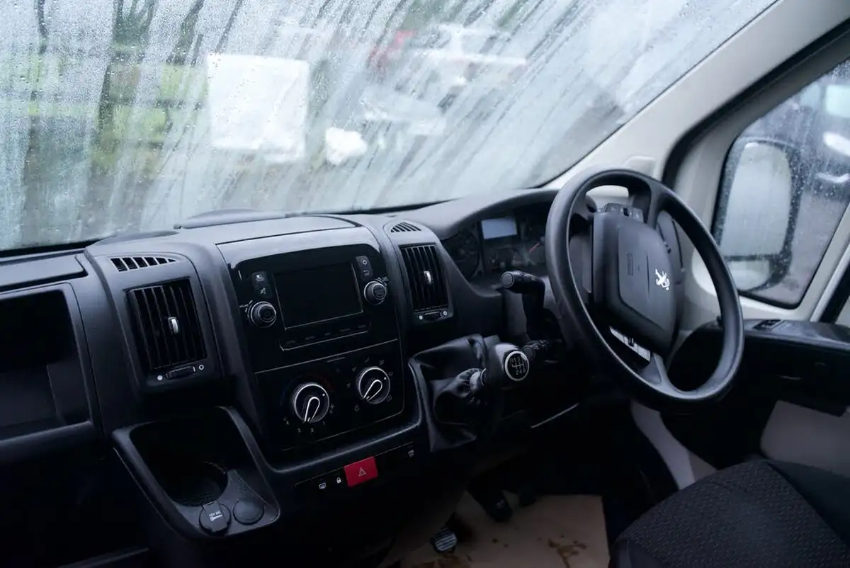 2019-peugeot-boxer-22-bluehdi-professional-335-l3-h2-panel-big-32