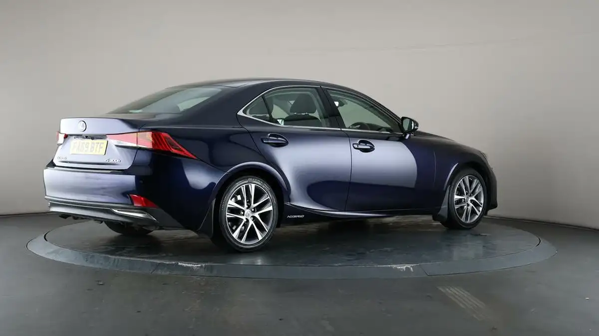 2019-lexus-is-300h-25-is-big-56