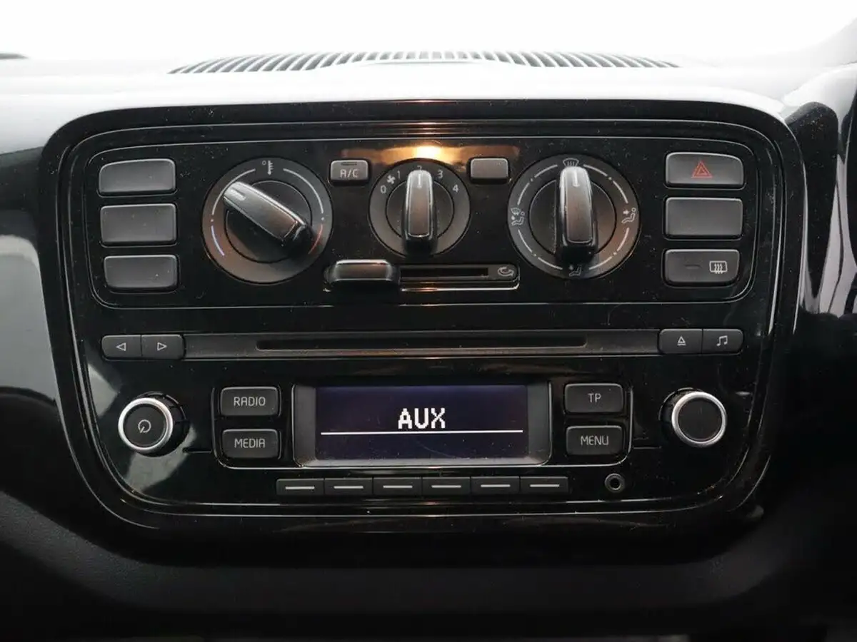2014-volkswagen-up-10-move-up-59bhp-3d-big-12
