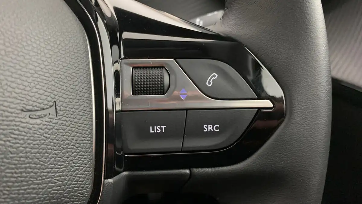 2022-peugeot-208-12-puretech-allure-premium-100bhp-big-17