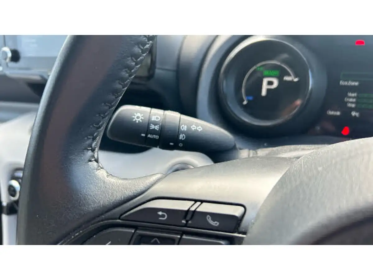 2022-toyota-yaris-15-vvt-i-excel-big-24