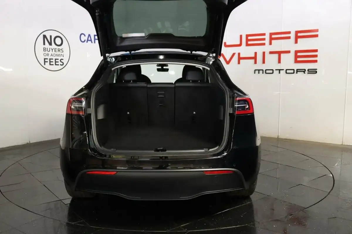 2022-tesla-model-y-e-long-range-big-18