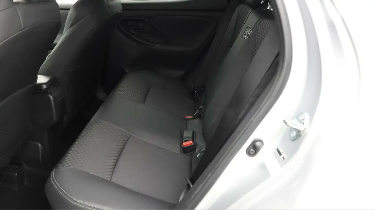 2022-toyota-yaris-15-vvt-i-dynamic-big-15