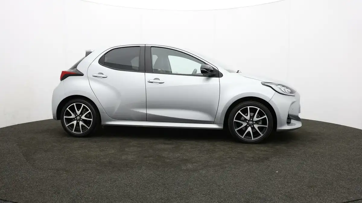 2022-toyota-yaris-15-vvt-i-dynamic-big-32