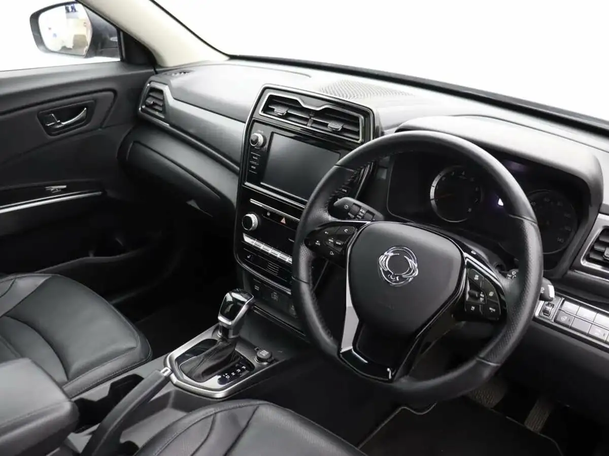 2022-kgm-ssangyong-tivoli-15-ultimate-auto-big-5