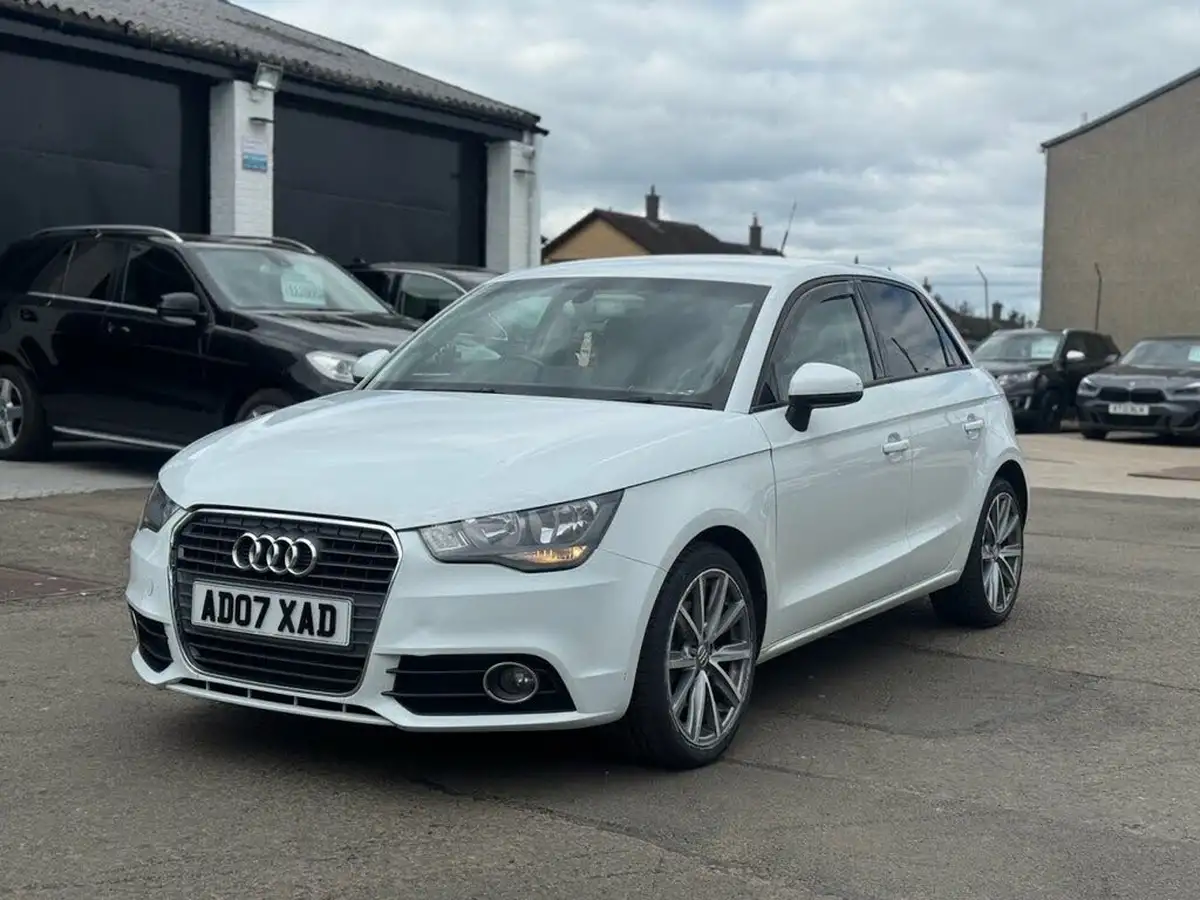 2014-audi-a1-14-140ps-sportback-5d-1395cc-s-tronic-big-2