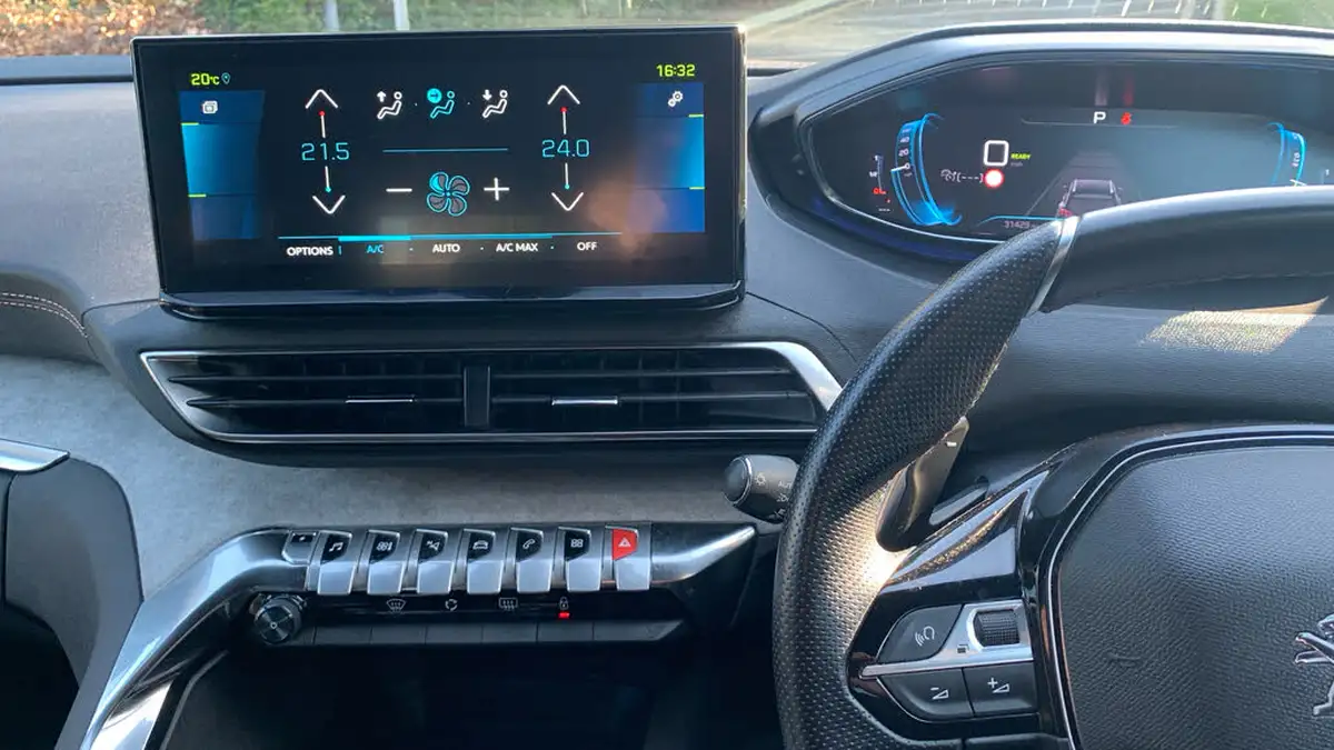 2022-peugeot-3008-suv-16-puretech-gt-premium-300bhp-4wd-hybrid4-e-eat8-big-9