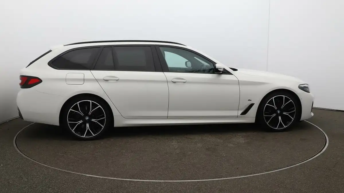 2020-bmw-5-series-big-42
