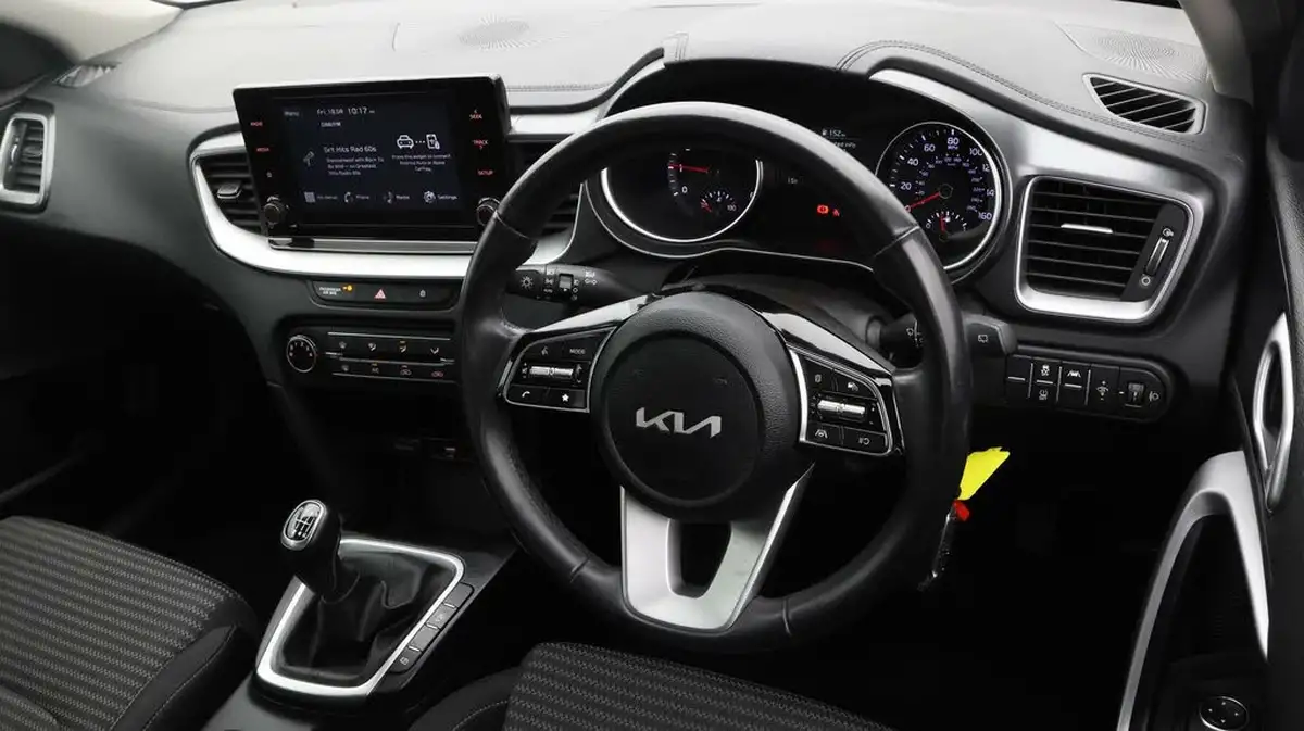 2021-kia-ceed-10-t-gdi-2-hatchback-big-8