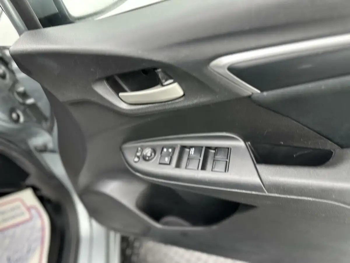 2015-honda-jazz-13-i-vtec-se-cvt-big-15