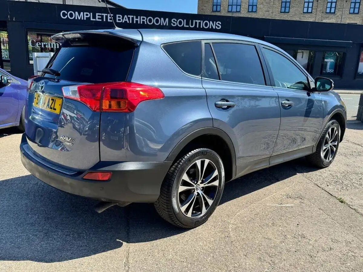 2014-toyota-rav4-20td-icon-20d-4d-awd-big-4