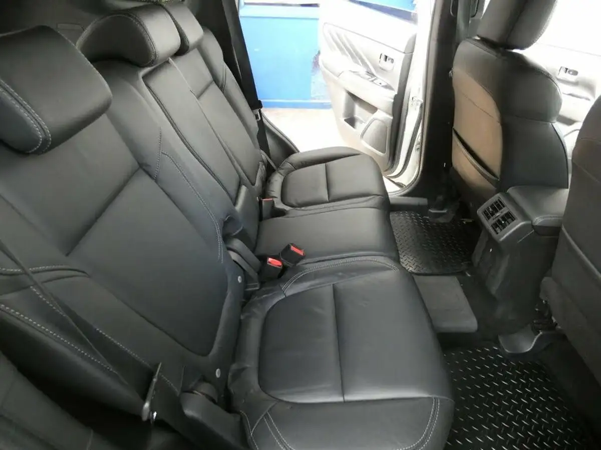 2021-mitsubishi-outlander-24-dynamic-safety-phev-big-54