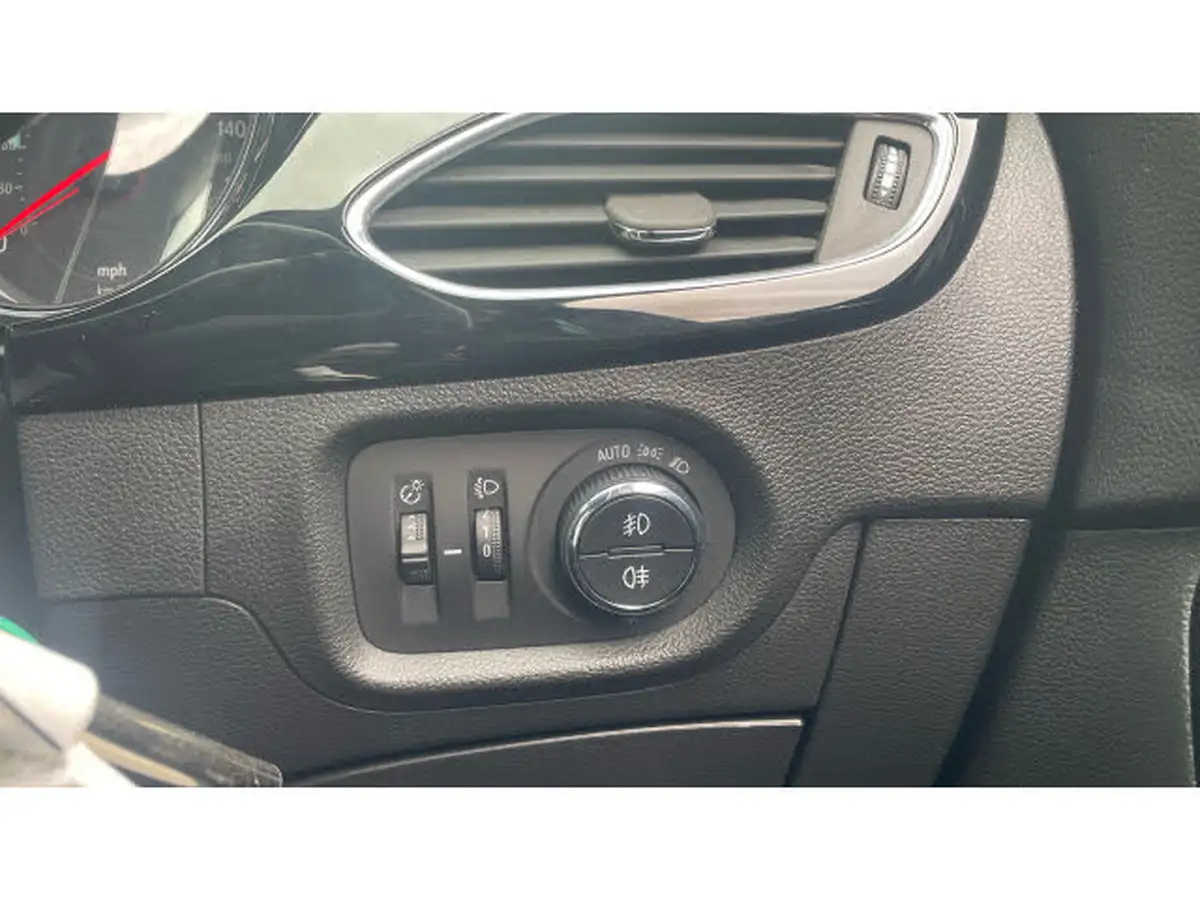 2019-vauxhall-astra-16cdti-griffin-big-26