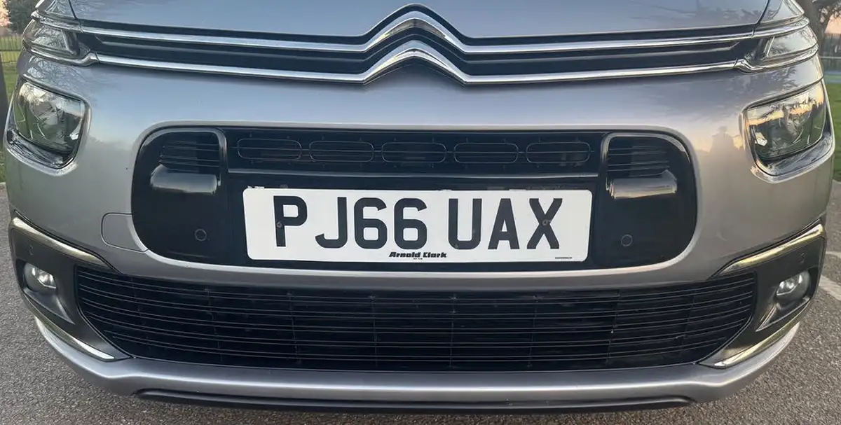 2016-citroen-c4-picasso-16bluehdi-flair-eat6-big-14