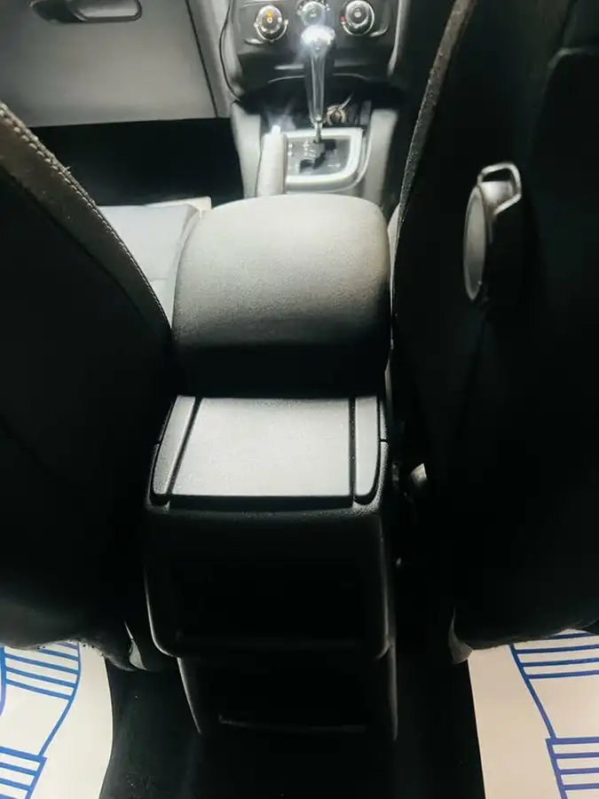 2012-citroen-c4-16-vtr-auto-big-24