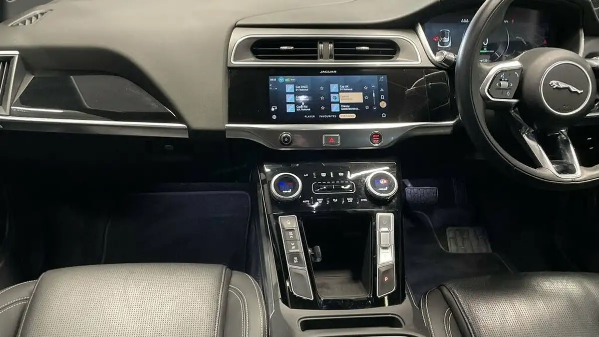2021-jaguar-i-pace-ev400-black-big-15