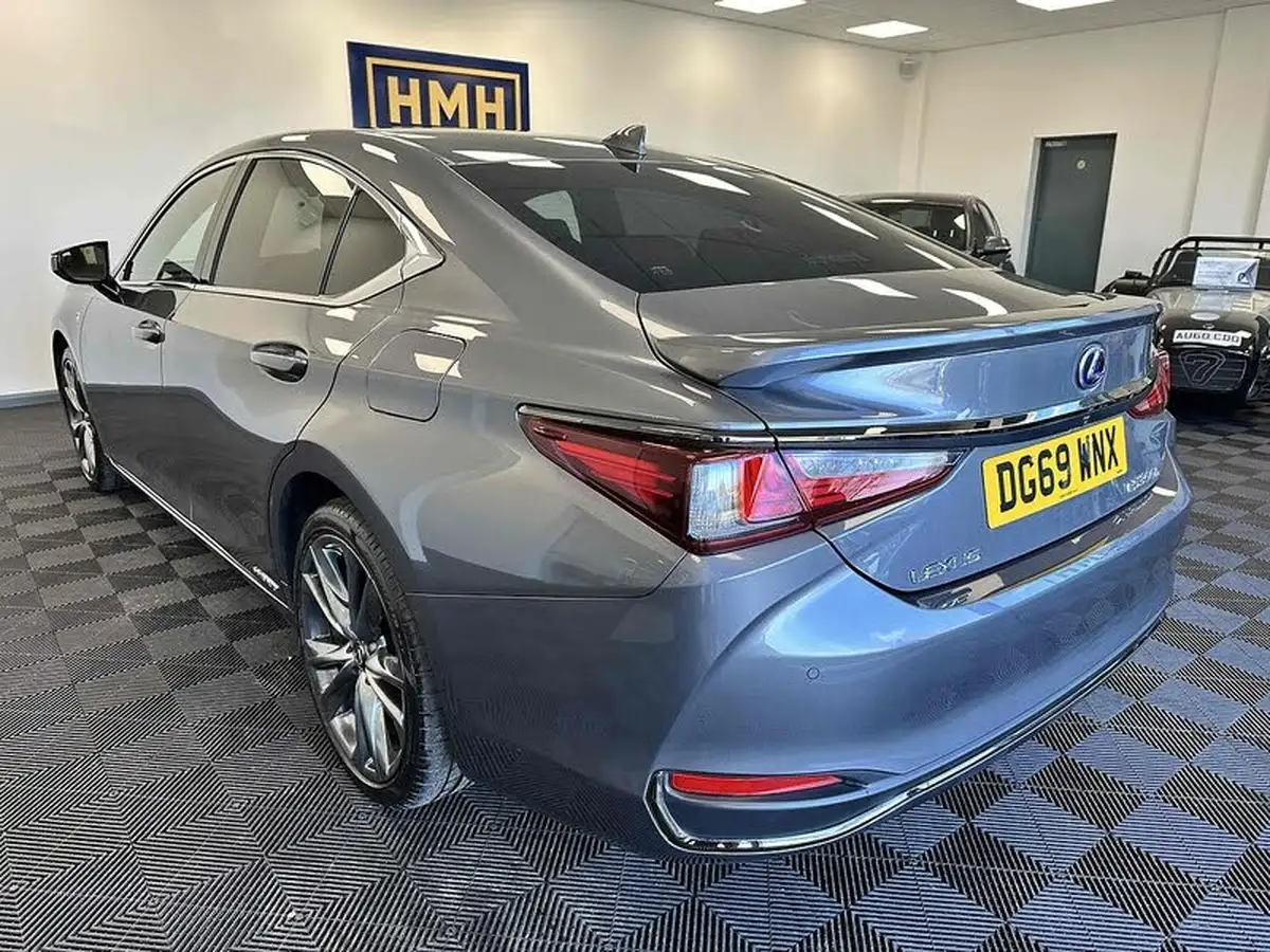 2019-lexus-es-300h-25-f-sport-takumi-pack-big-5