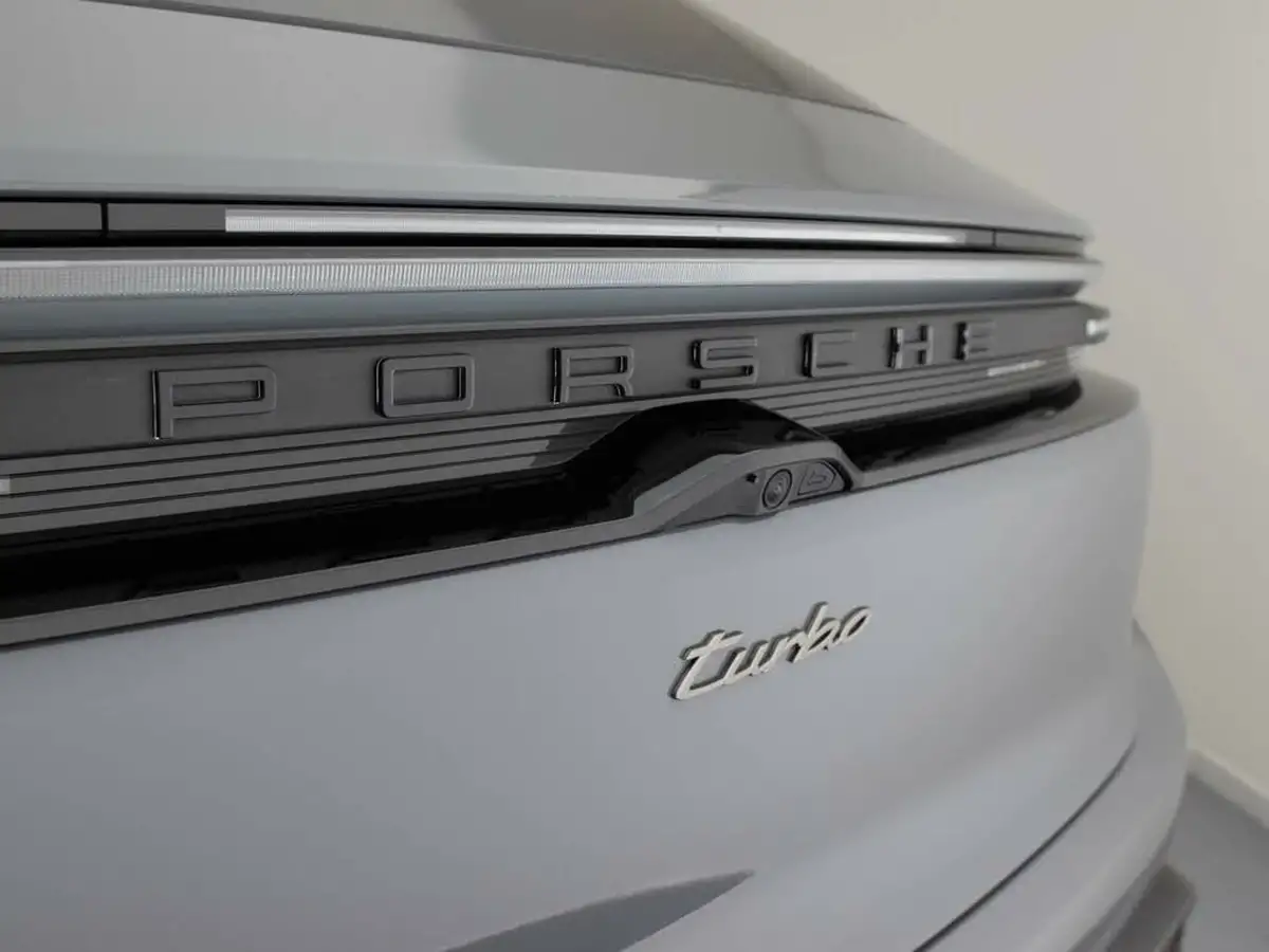 2024-porsche-macan-e-turbo-electric-big-17
