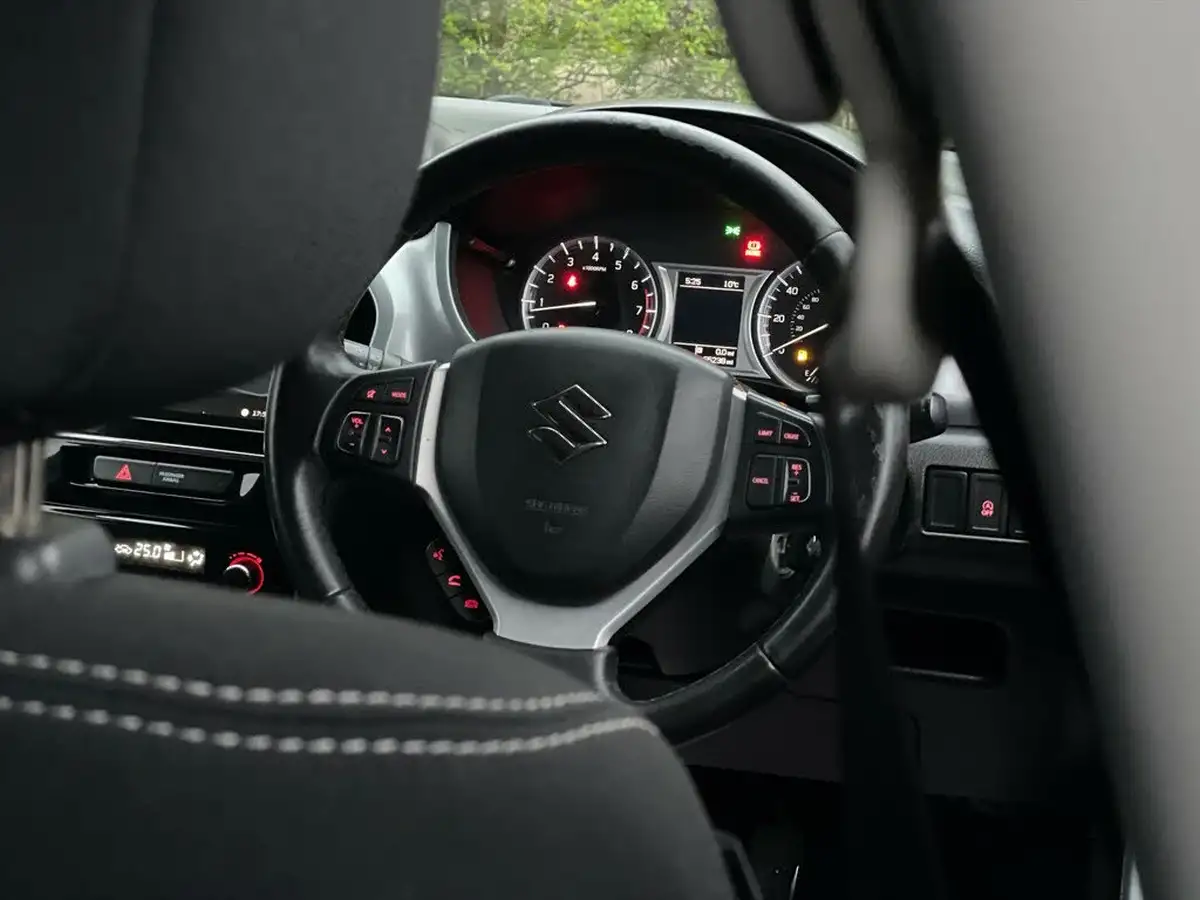 2016-suzuki-vitara-16-sz-t-big-23