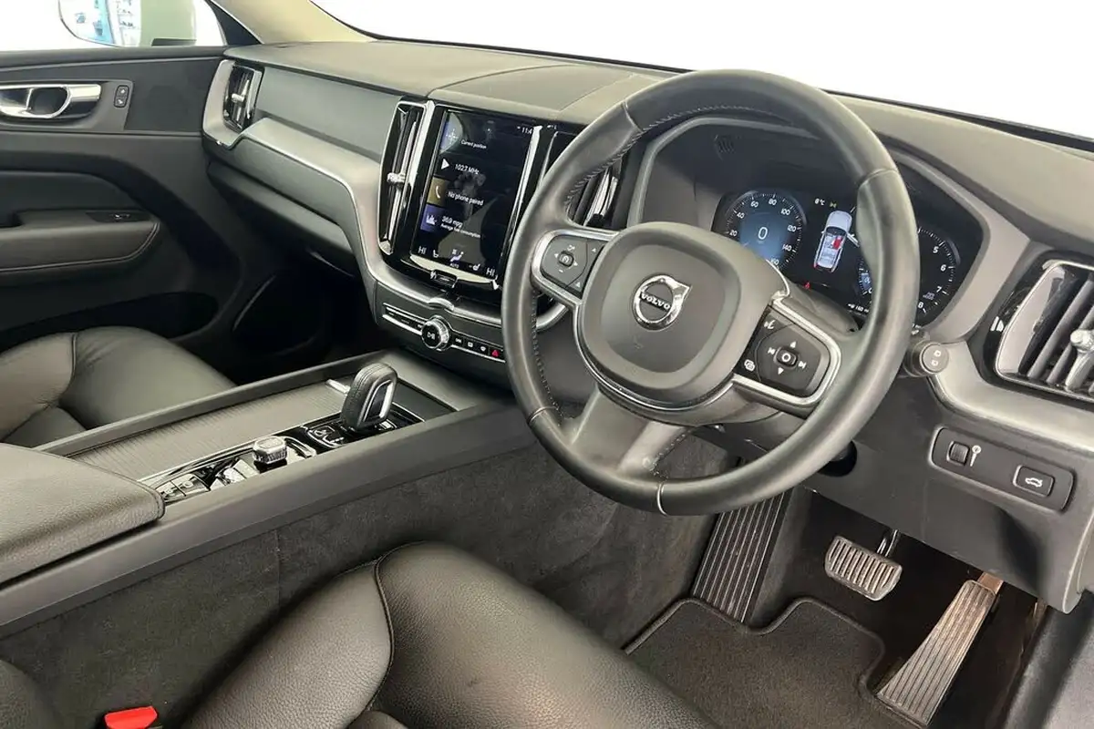 2021-volvo-xc60-20-b5-momentum-big-9