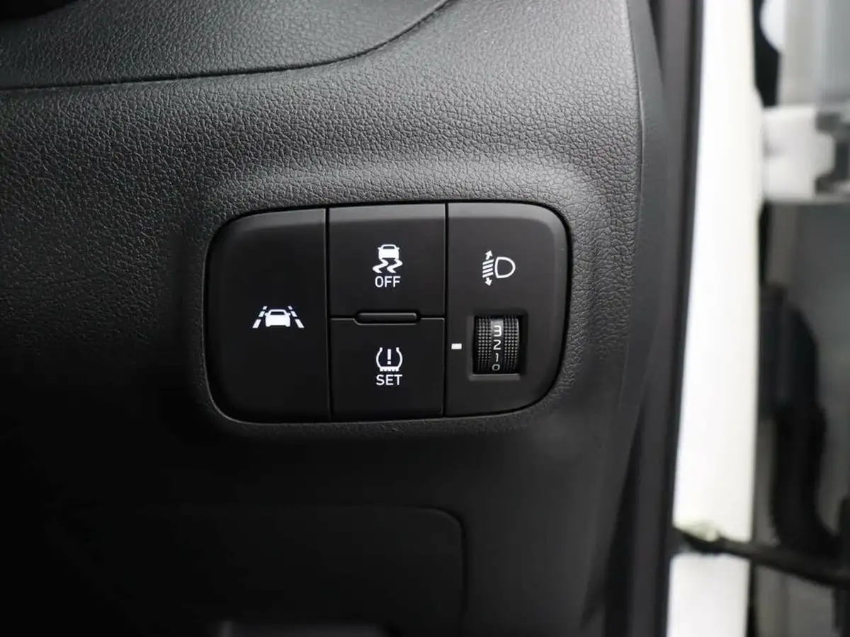 2021-hyundai-i10-10-premium-big-20