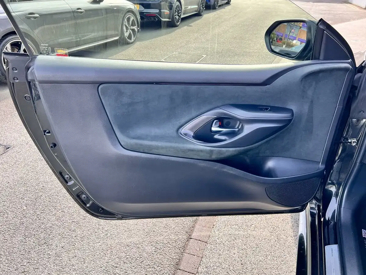 2021-toyota-yaris-16-gr-circuit-pack-big-25