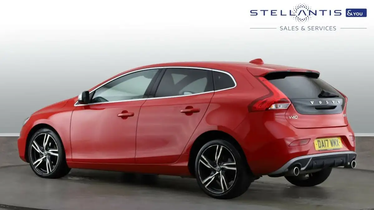 2017-volvo-v40-20td-d2-r-design-pro-big-2