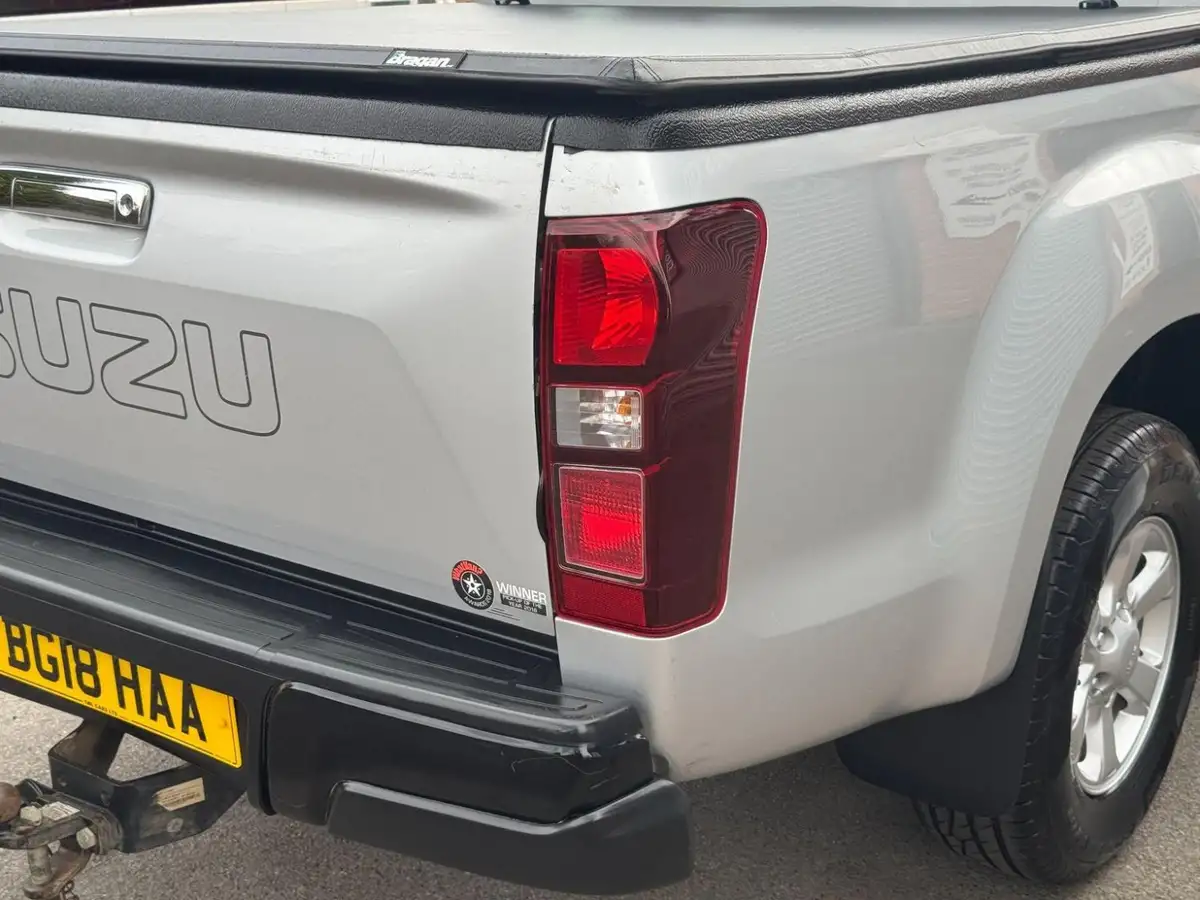 2018-isuzu-d-max-19td-eiger-big-43