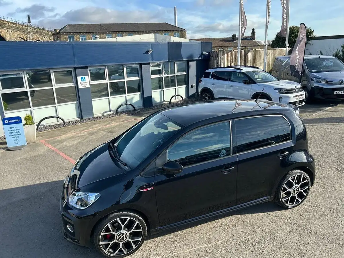 2022-volkswagen-up-10-gti-5d-big-32