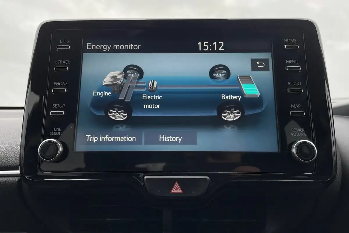 2022-mazda-mazda2-15-select-big-34